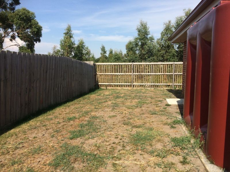 17 Tribuzi Close, Pakenham VIC 3810