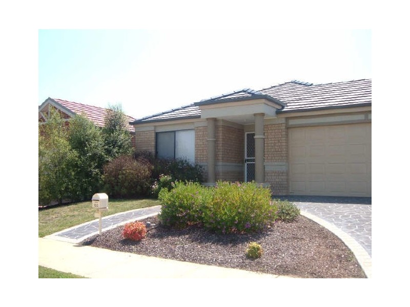 103 Oaklands Way, Pakenham VIC 3810