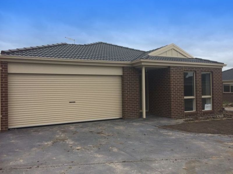 4/5 Melissa Way, Pakenham VIC 3810
