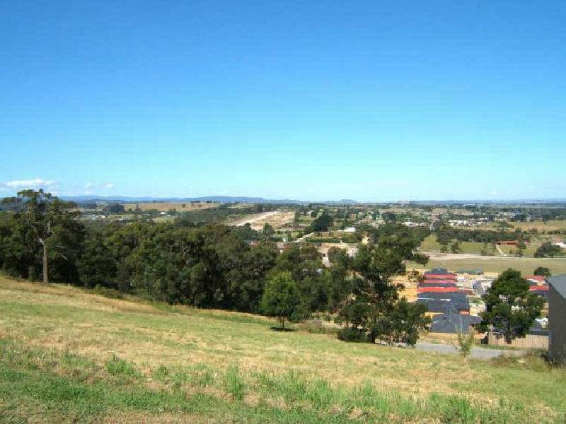 15 Eddie Barron Terrace, Pakenham VIC 3810