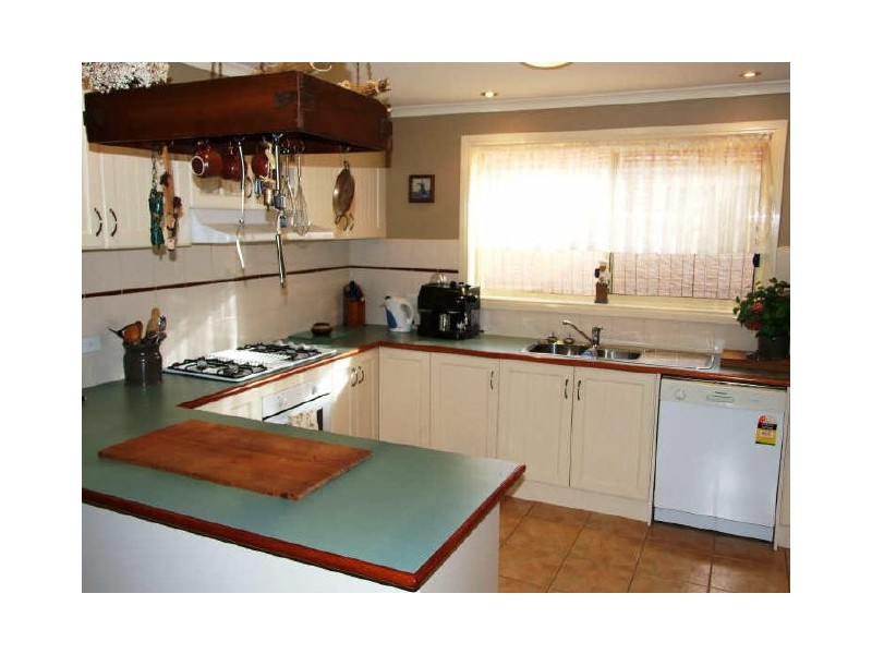 13 Genoa Grove, Pakenham VIC 3810