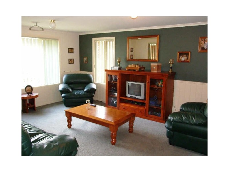 13 Genoa Grove, Pakenham VIC 3810