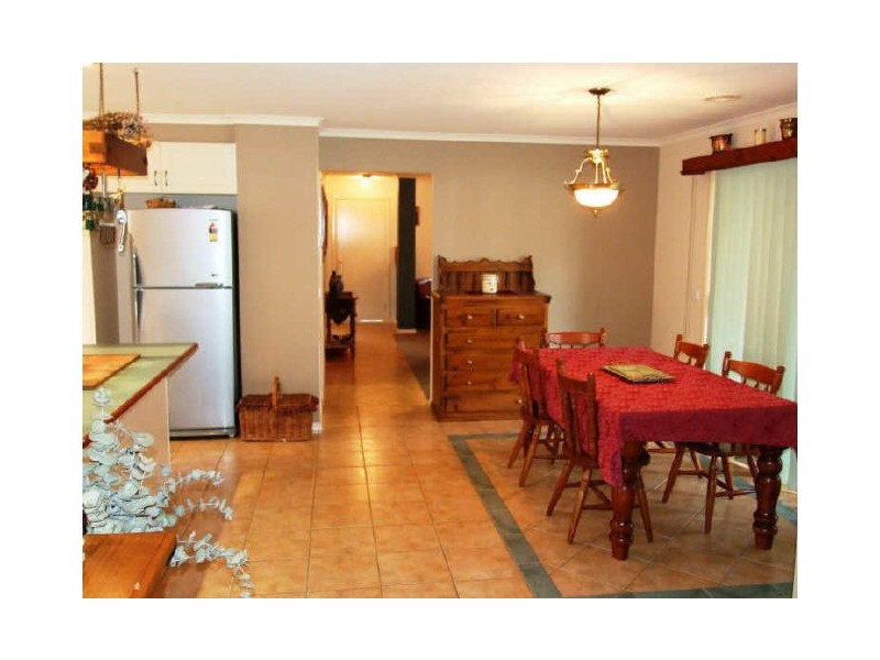 13 Genoa Grove, Pakenham VIC 3810