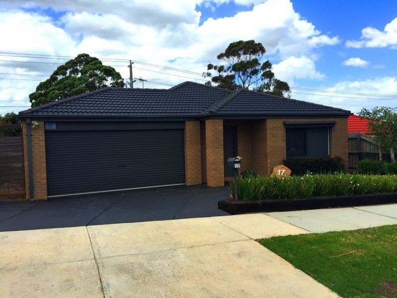 17 Mannagum Drive, Pakenham VIC 3810