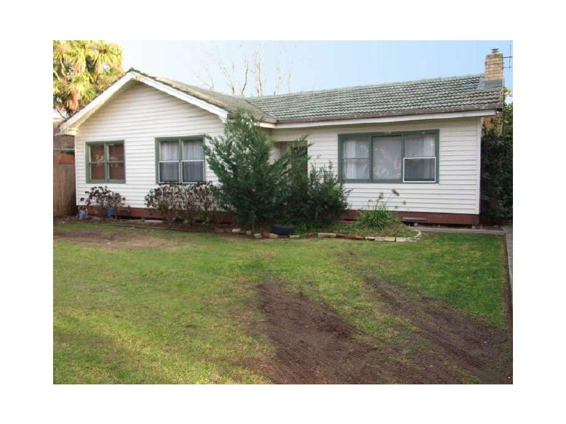 37 Rogers Street, Pakenham VIC 3810