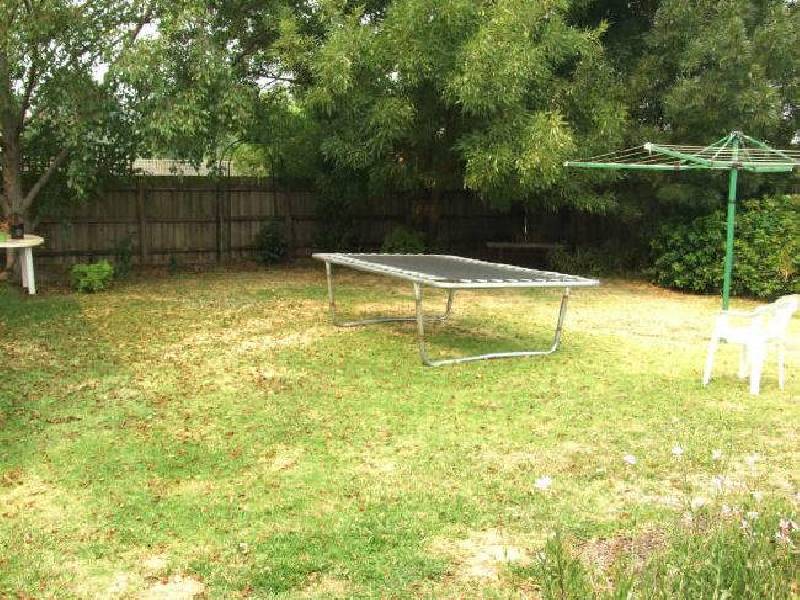 13 Osborn Grove, Pakenham VIC 3810