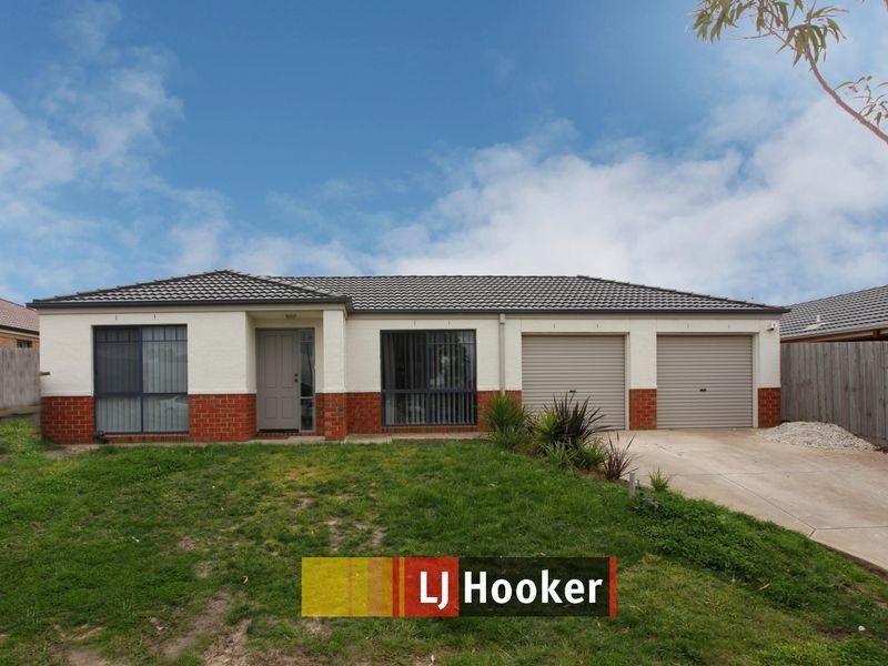 33 Sir Thomas Drive, Pakenham VIC 3810