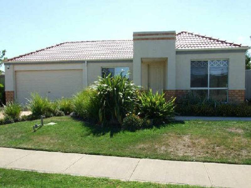 15 Creekwood Avenue, Pakenham VIC 3810