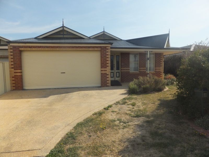 8 Iris Place, Pakenham VIC 3810