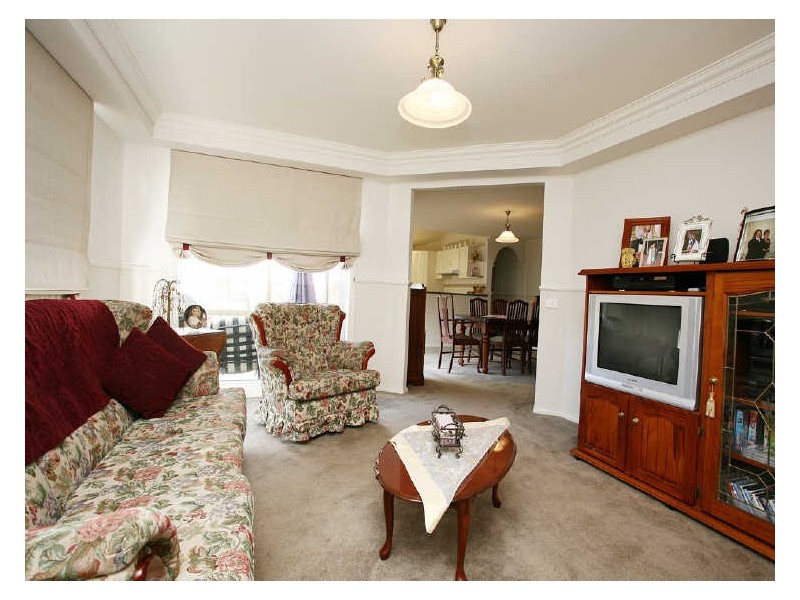 8 Iris Place, Pakenham VIC 3810