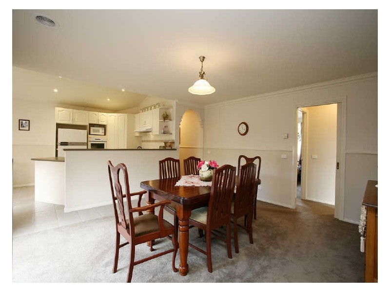 8 Iris Place, Pakenham VIC 3810