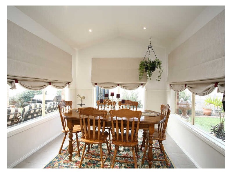 8 Iris Place, Pakenham VIC 3810