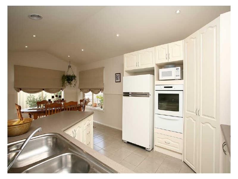 8 Iris Place, Pakenham VIC 3810