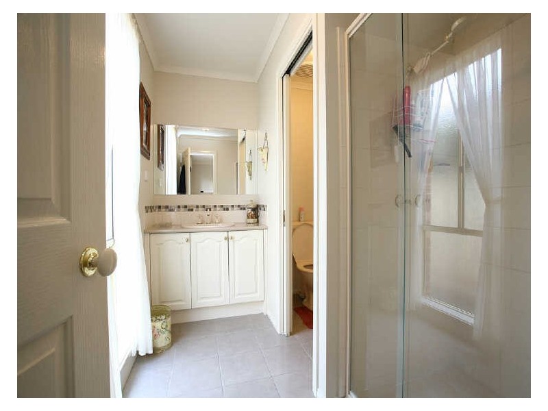 8 Iris Place, Pakenham VIC 3810