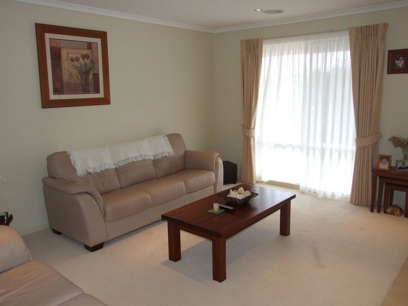 14 Meaby Drive, Pakenham VIC 3810