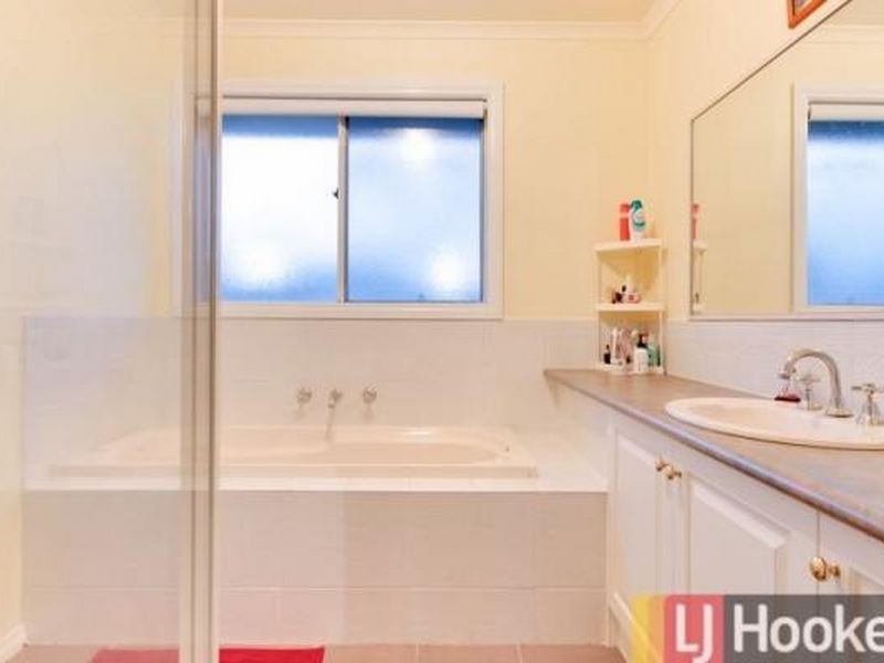 28 Hartland Cicuit, Pakenham VIC 3810