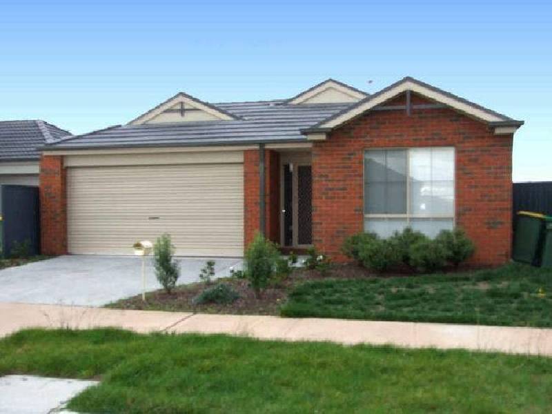 38 Scarlet Crescent, Pakenham VIC 3810