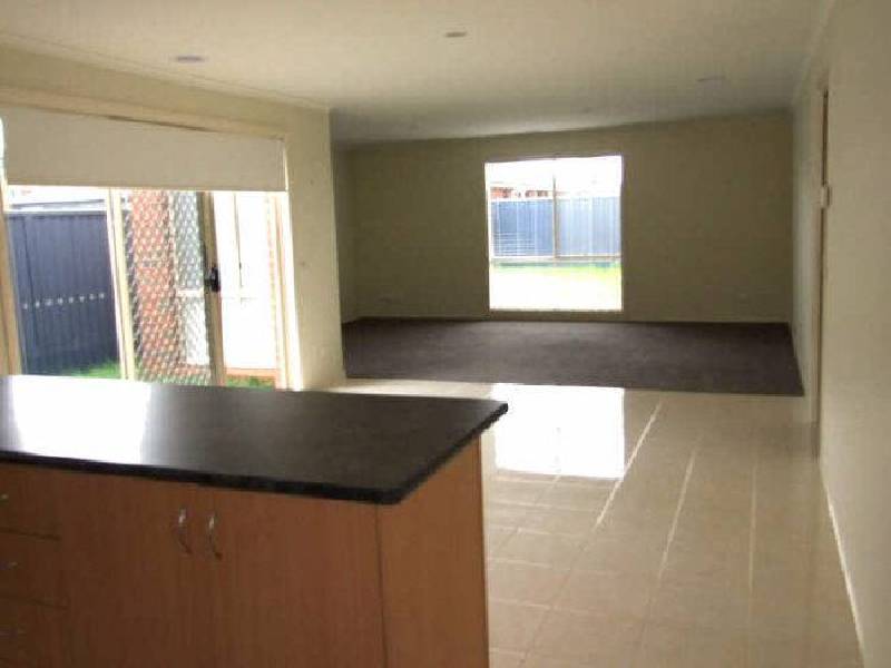 38 Scarlet Crescent, Pakenham VIC 3810