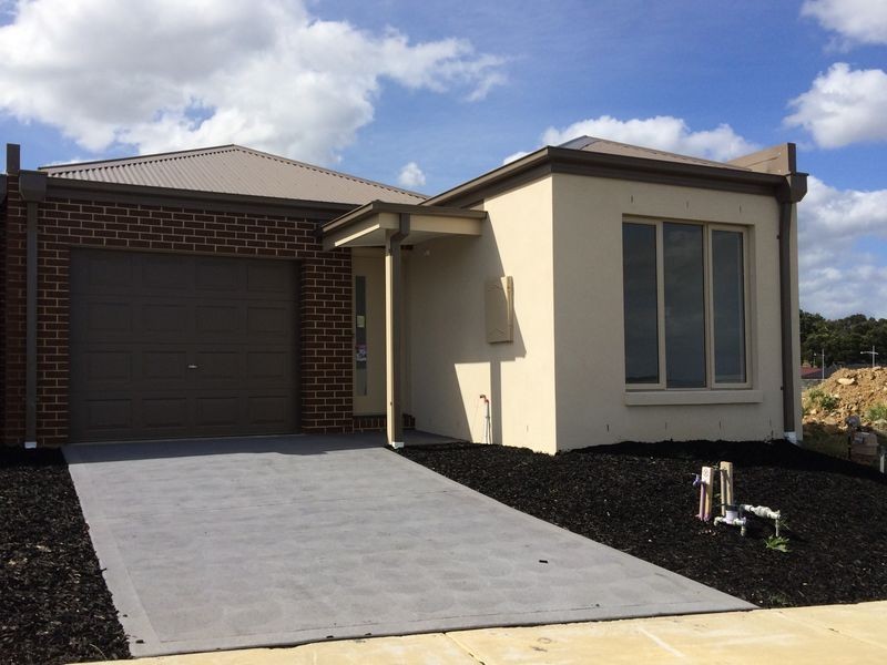 35 Havana Parade, Pakenham VIC 3810