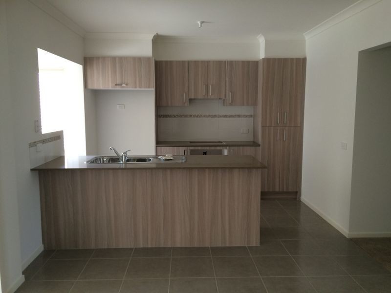 33 Havana Parade, Pakenham VIC 3810