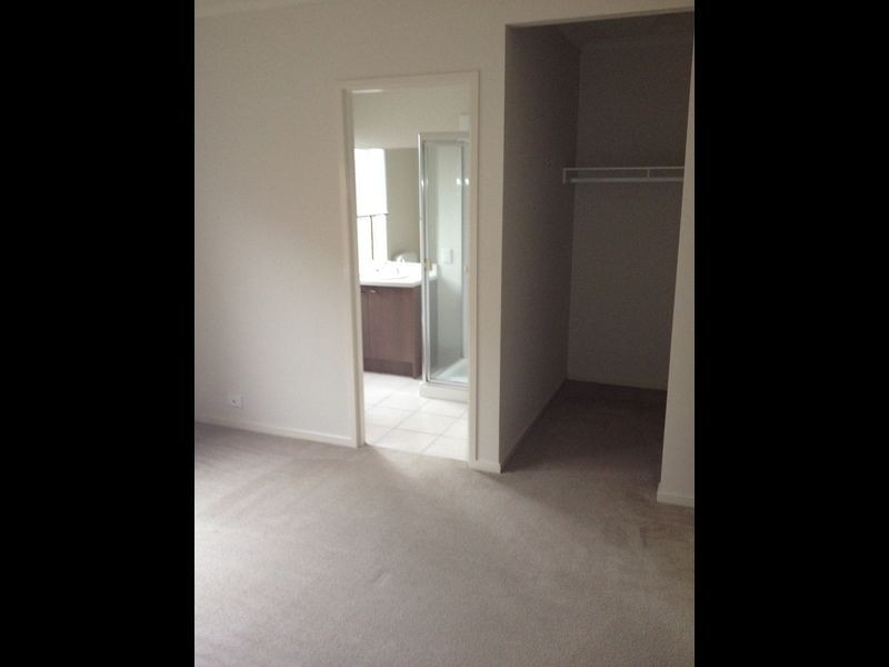 15 Buchan Green, Pakenham VIC 3810