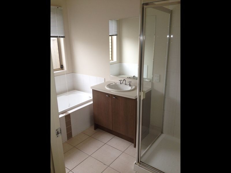 15 Buchan Green, Pakenham VIC 3810