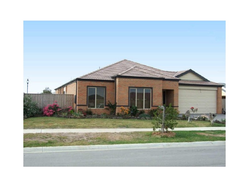 24 Riddell Grove, Pakenham VIC 3810