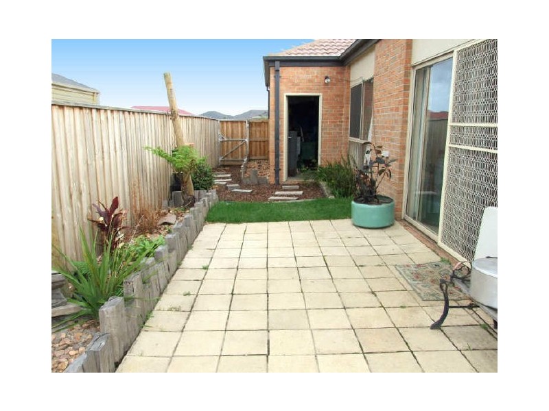 24 Riddell Grove, Pakenham VIC 3810