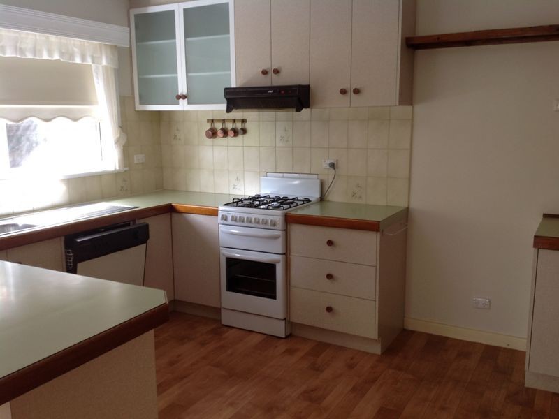 2 Anderson Street, Pakenham VIC 3810