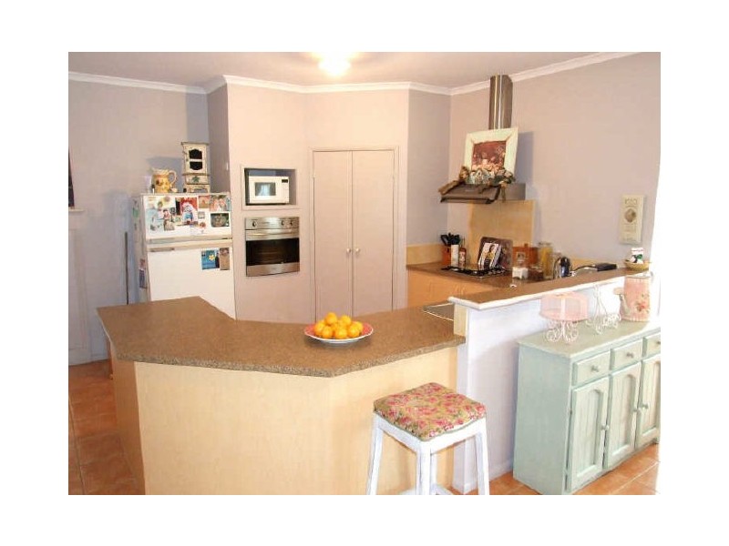 8 St Leonards Way, Pakenham VIC 3810