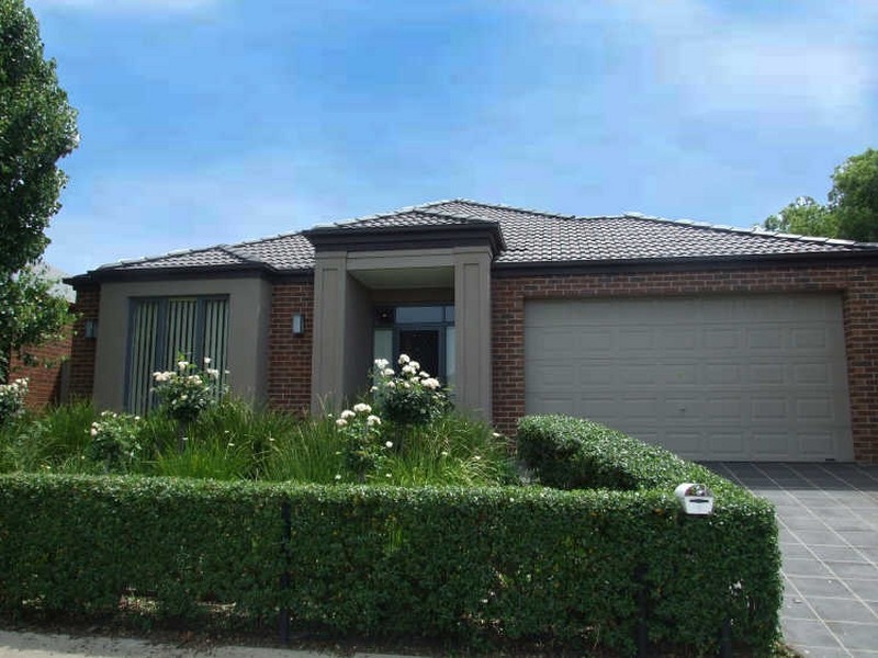 9 Flinders Chase, Pakenham VIC 3810