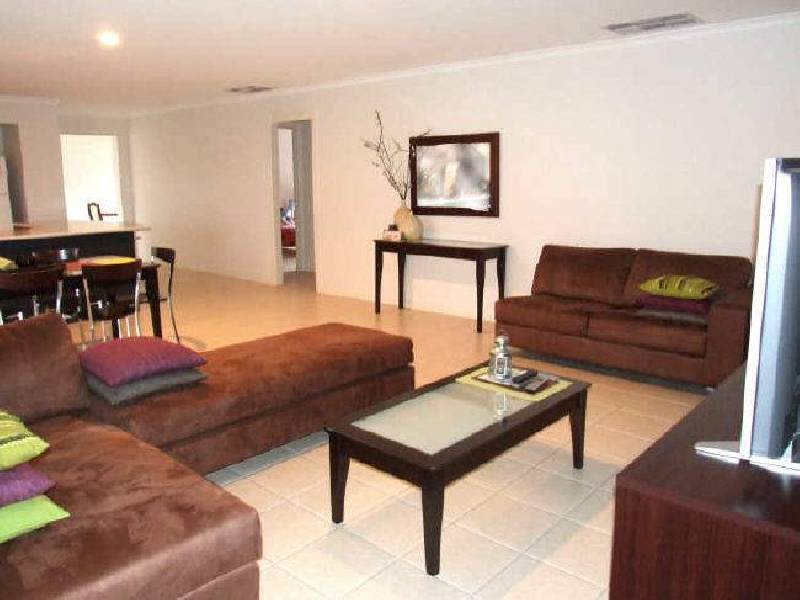 8 Honeyeater Way, Pakenham VIC 3810