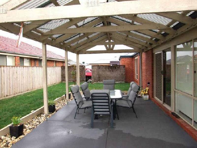 8 Honeyeater Way, Pakenham VIC 3810
