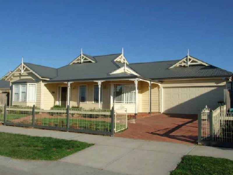 13 Colonial Way, Pakenham VIC 3810