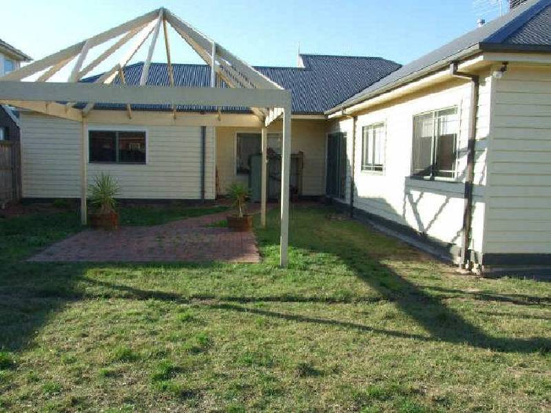 13 Colonial Way, Pakenham VIC 3810