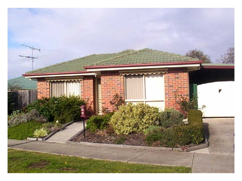 36 Simon Drive, Pakenham VIC 3810