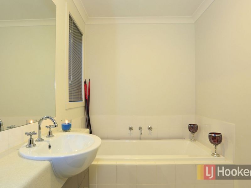 9 Central Avenue, Pakenham VIC 3810