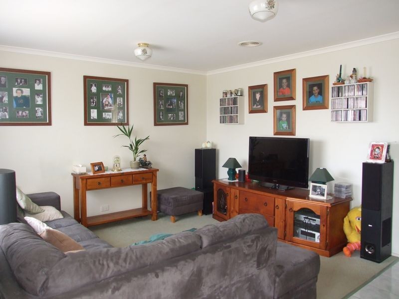 85 Ebony Drive, Pakenham VIC 3810