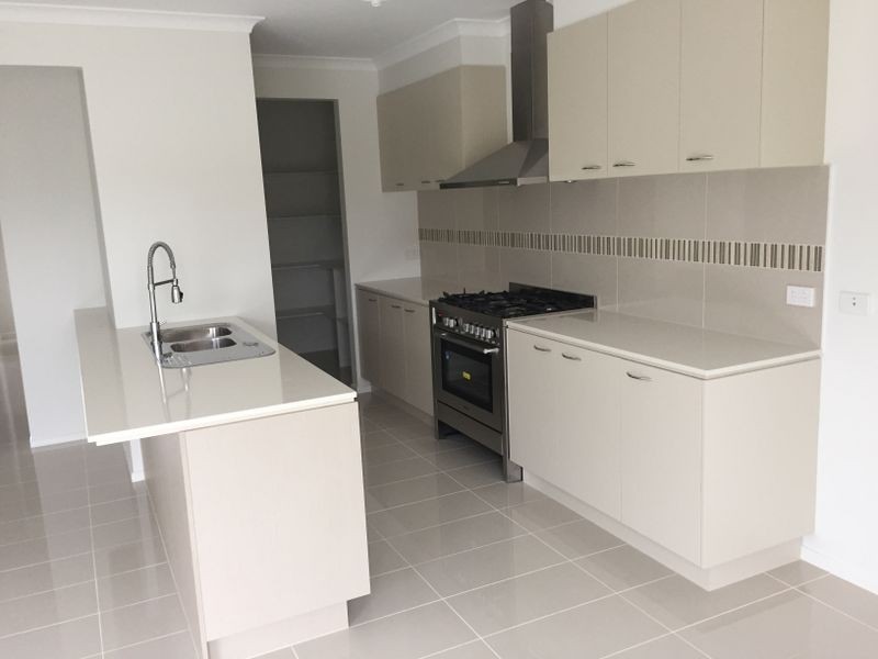 34 Cockatoo Road, Pakenham VIC 3810