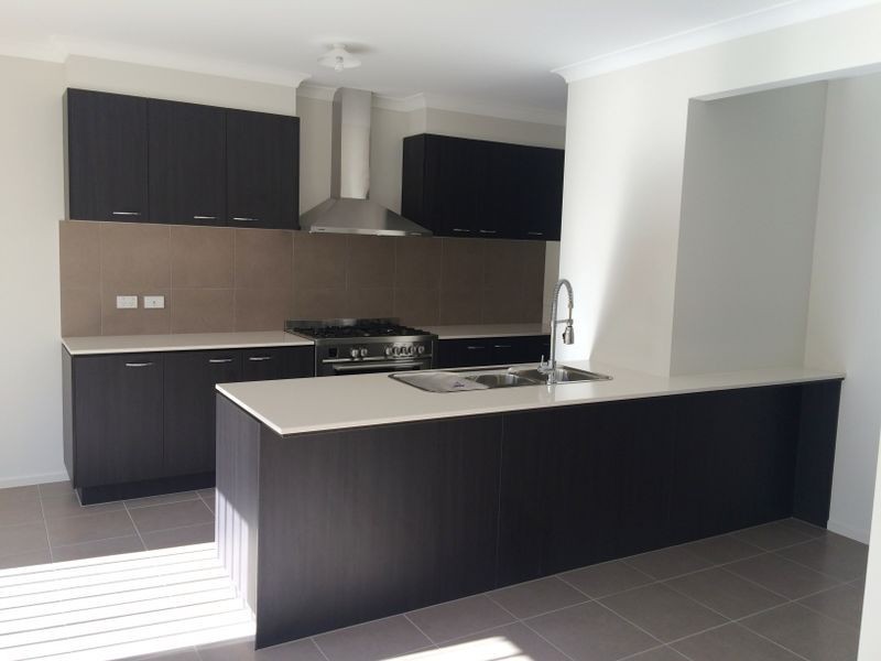 32 Cockatoo Road, Pakenham VIC 3810