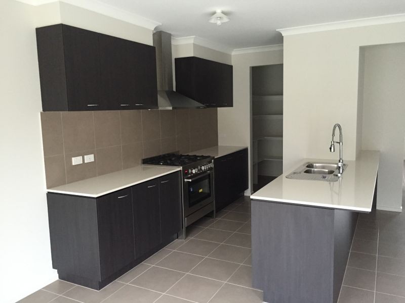 32 Cockatoo Road, Pakenham VIC 3810