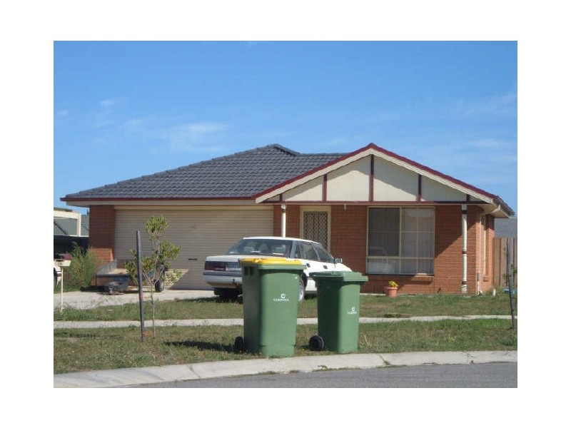 19 Osborn Grove, Pakenham VIC 3810