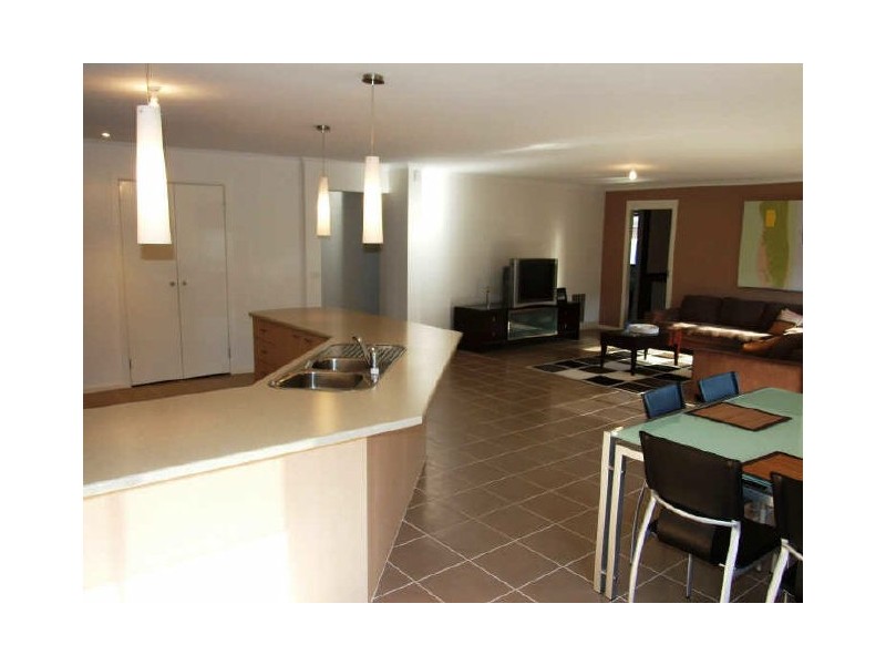 42 Shearwater Drive, Pakenham VIC 3810