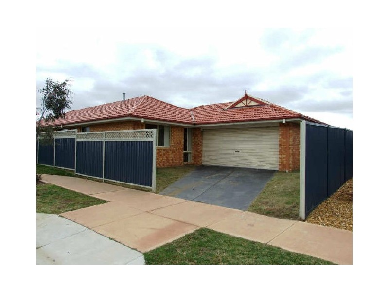 44 Shearwater Drive, Pakenham VIC 3810
