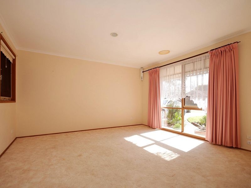 6 Anita Place, Pakenham VIC 3810