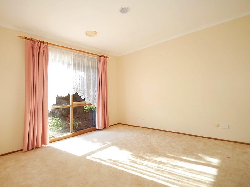 6 Anita Place, Pakenham VIC 3810