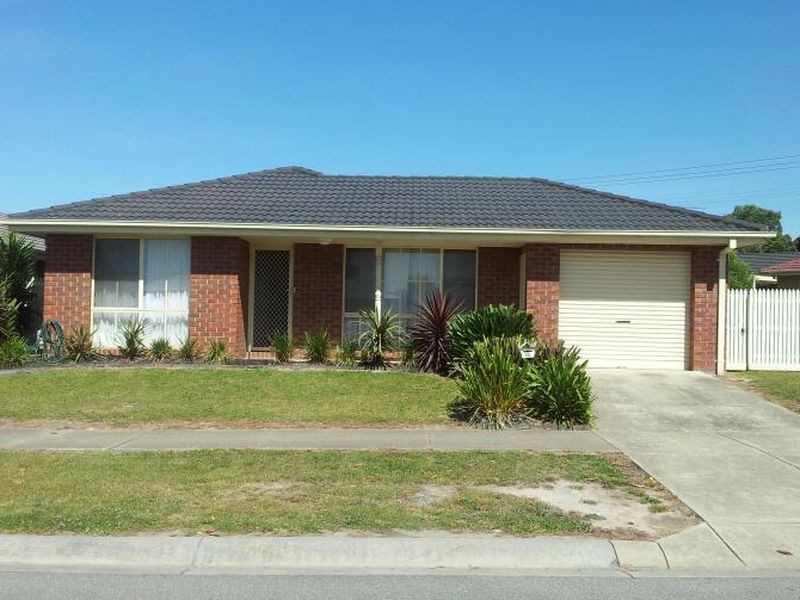 45 Dunbarton Drive, Pakenham VIC 3810