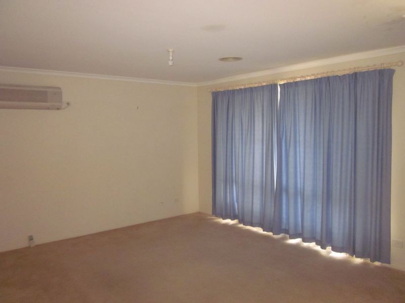 45 Dunbarton Drive, Pakenham VIC 3810
