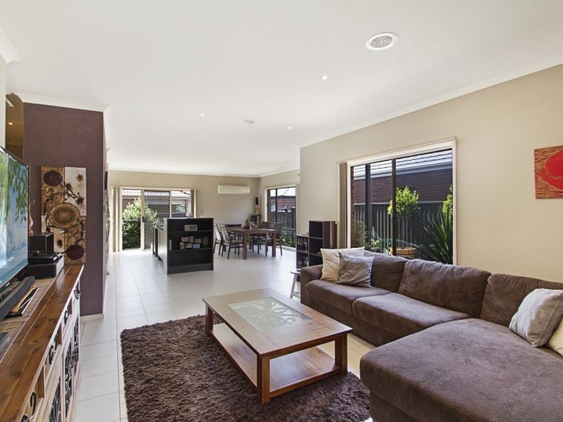 14 Fairchild Place, Pakenham VIC 3810