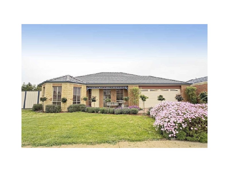 51 Hartland Circuit, Pakenham VIC 3810